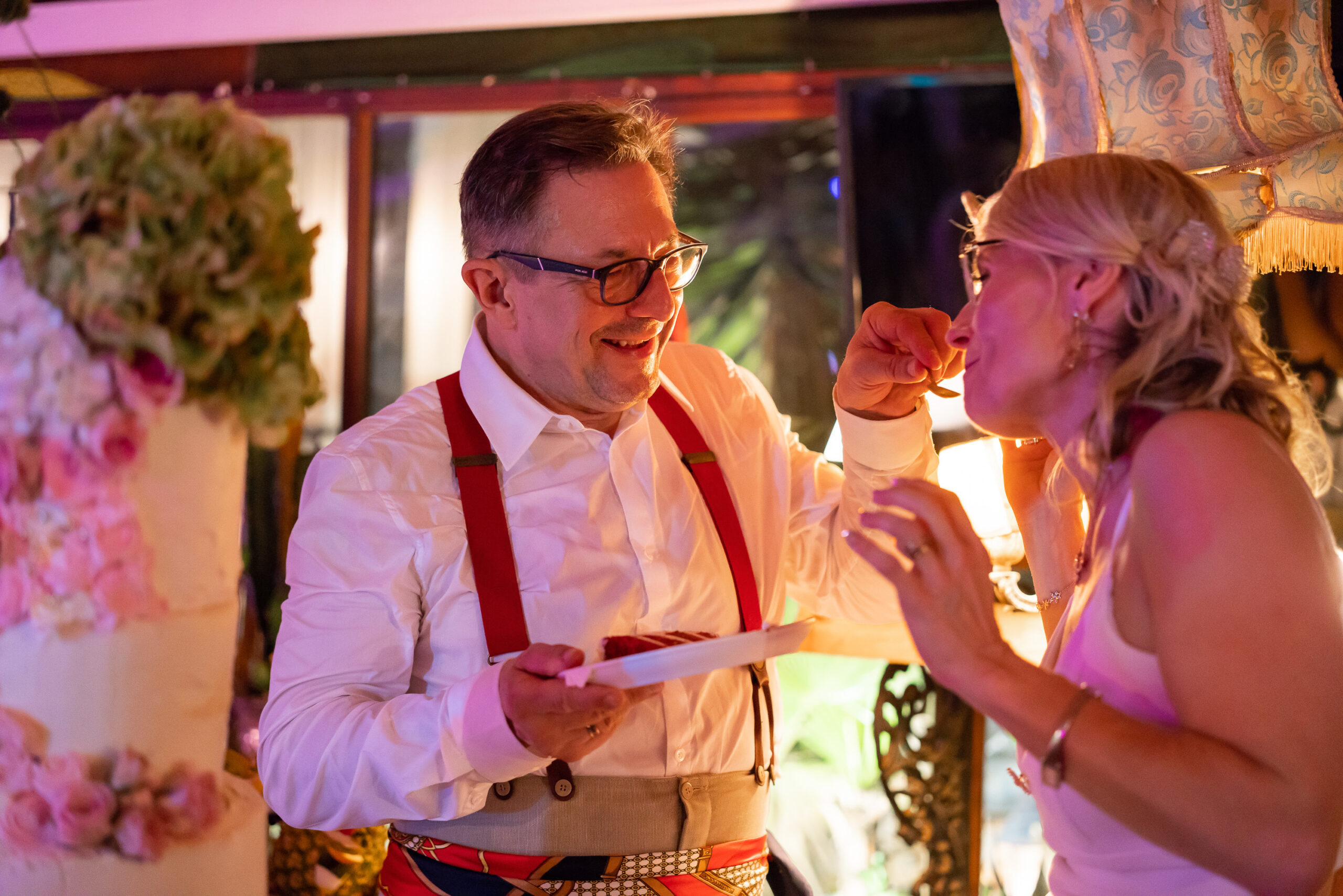 Sabemos lo que pesa coordinar proveedores, horarios y sorpresas de última hora. Por eso nos encargamos de todo: somos especialistas en organización de bodas y bodas completas de fin de semana.